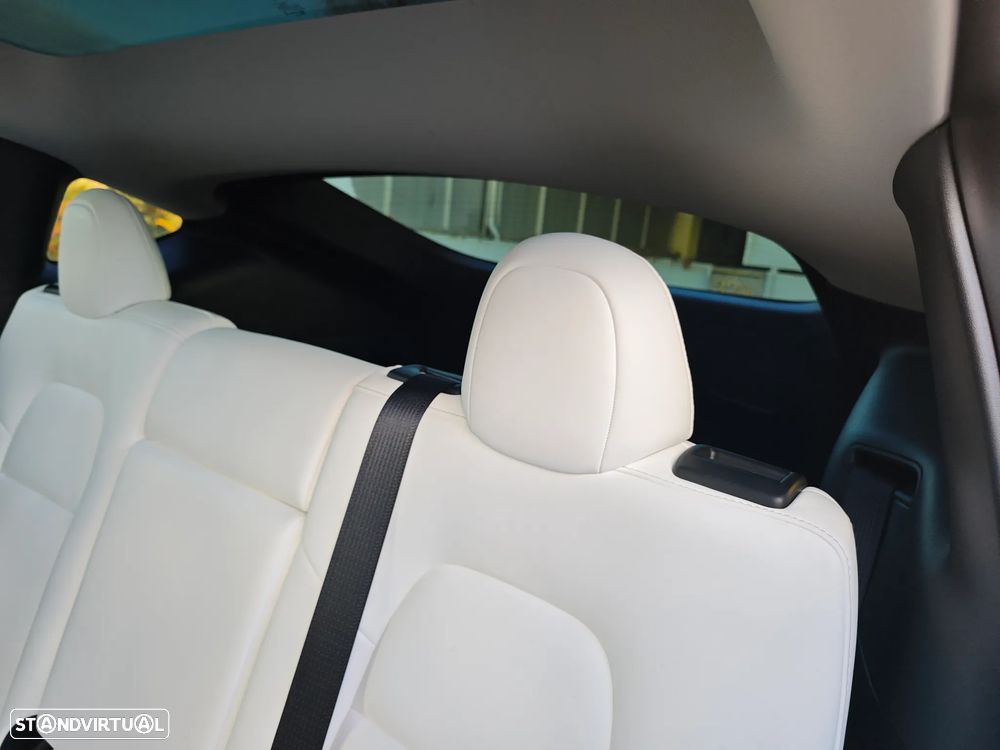 Tesla Model Y Long Range Dual Motor AWD - 24