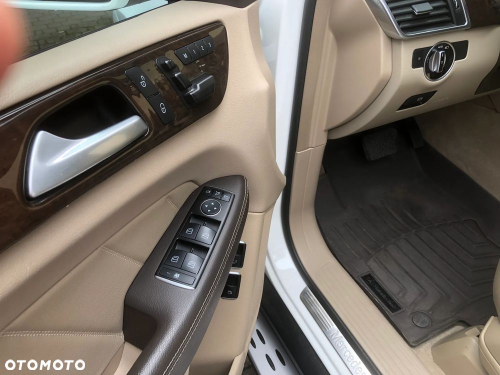 Mercedes-Benz GL 400 4Matic 7G-TRONIC - 22