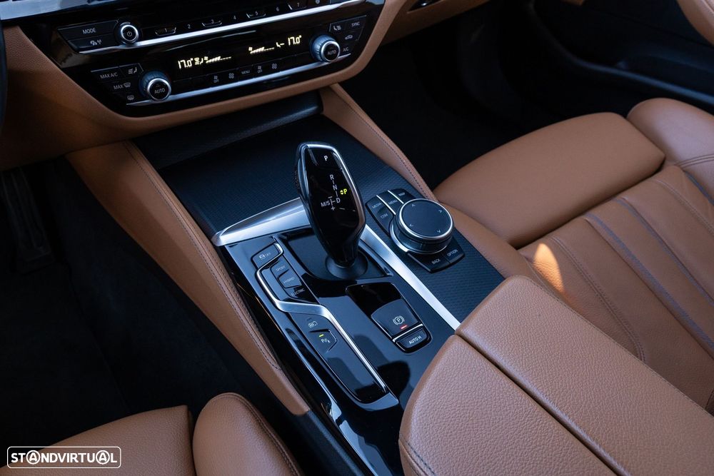 BMW 530 e Pack Desportivo M - 21