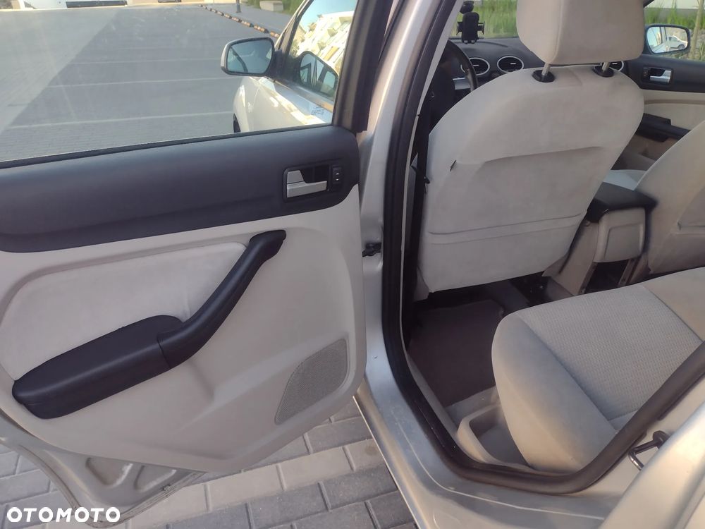 Ford Focus 1.6 TDCi DPF Ghia - 14
