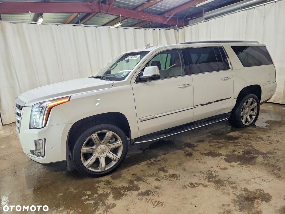 Cadillac Escalade - 1