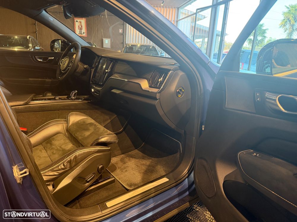 Volvo XC 60 2.0 T8 PHEV R-Design AWD - 41