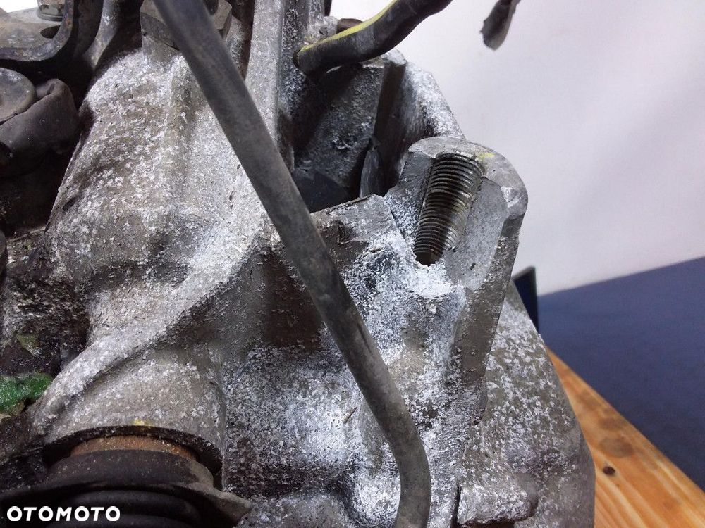 OUTLANDER III 2.0B 146 KM SKRZYNIA BIEGÓW MANUALNA - 6