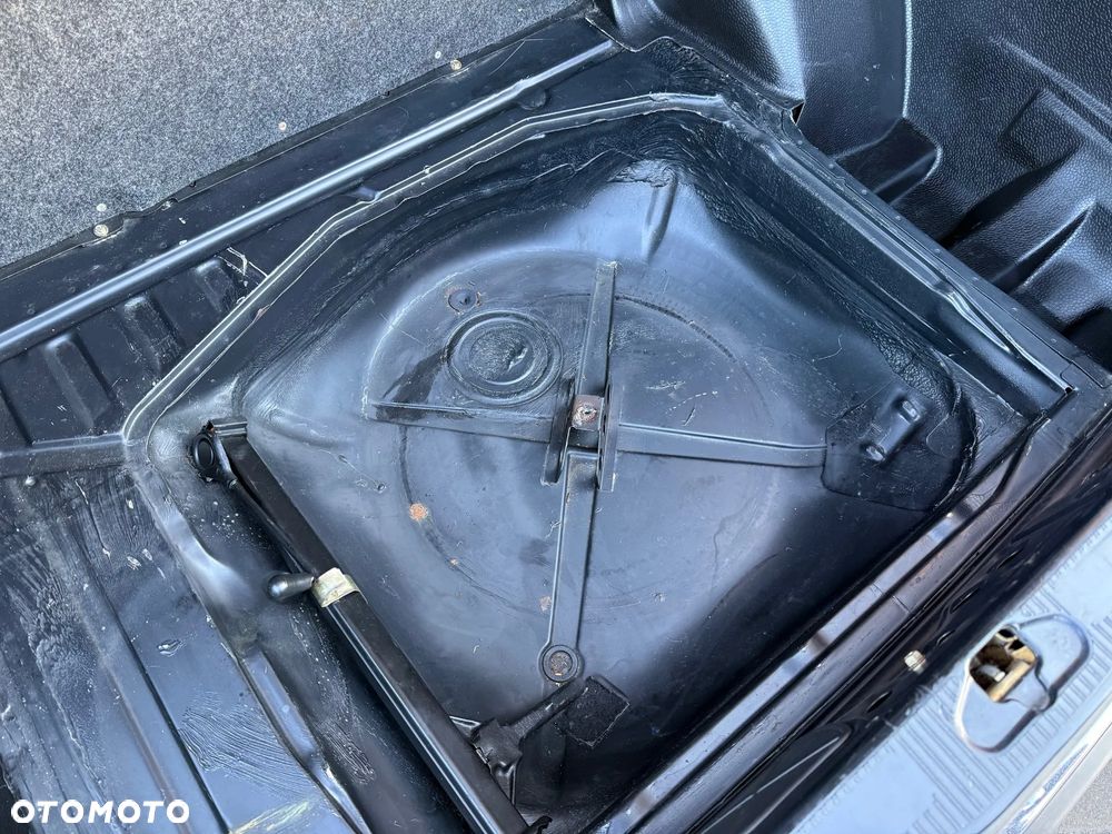 Mercedes-Benz W123 - 36