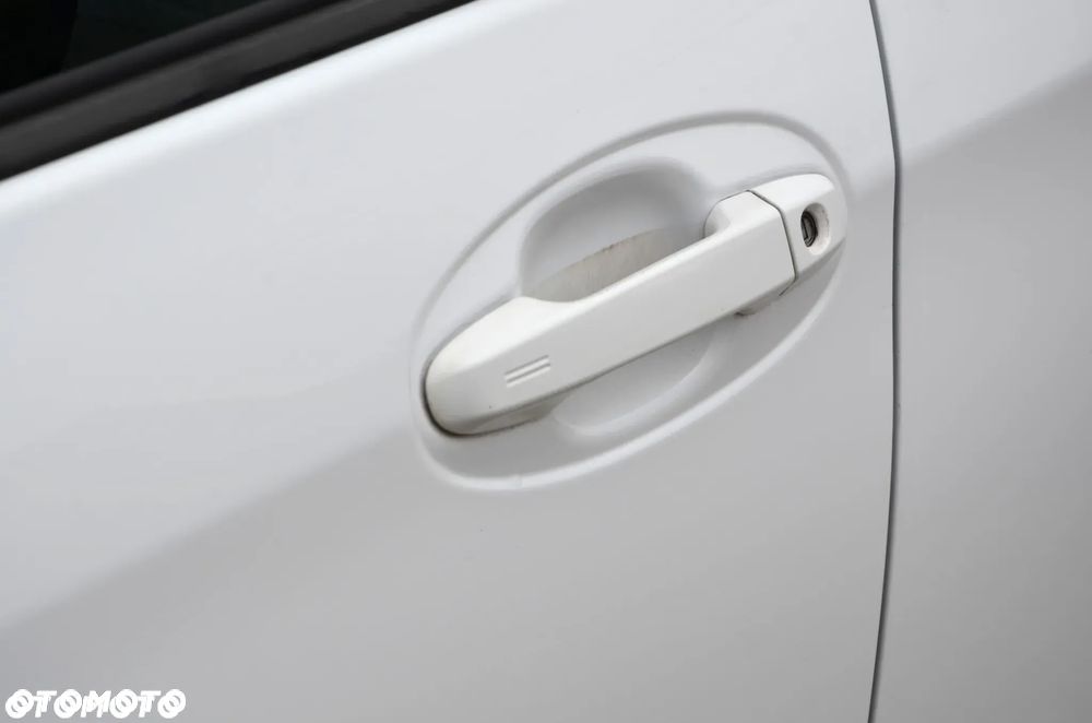 Toyota Yaris Hybrid 1.5 VVT-i Y20 Team Deutschland - 22