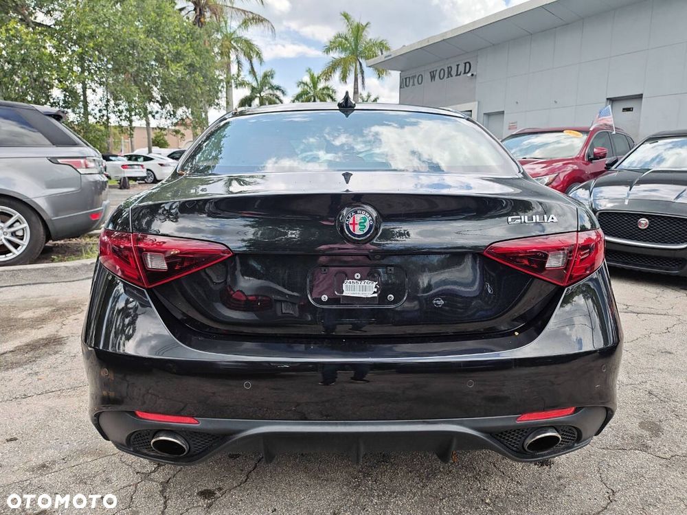 Alfa Romeo Giulia - 12
