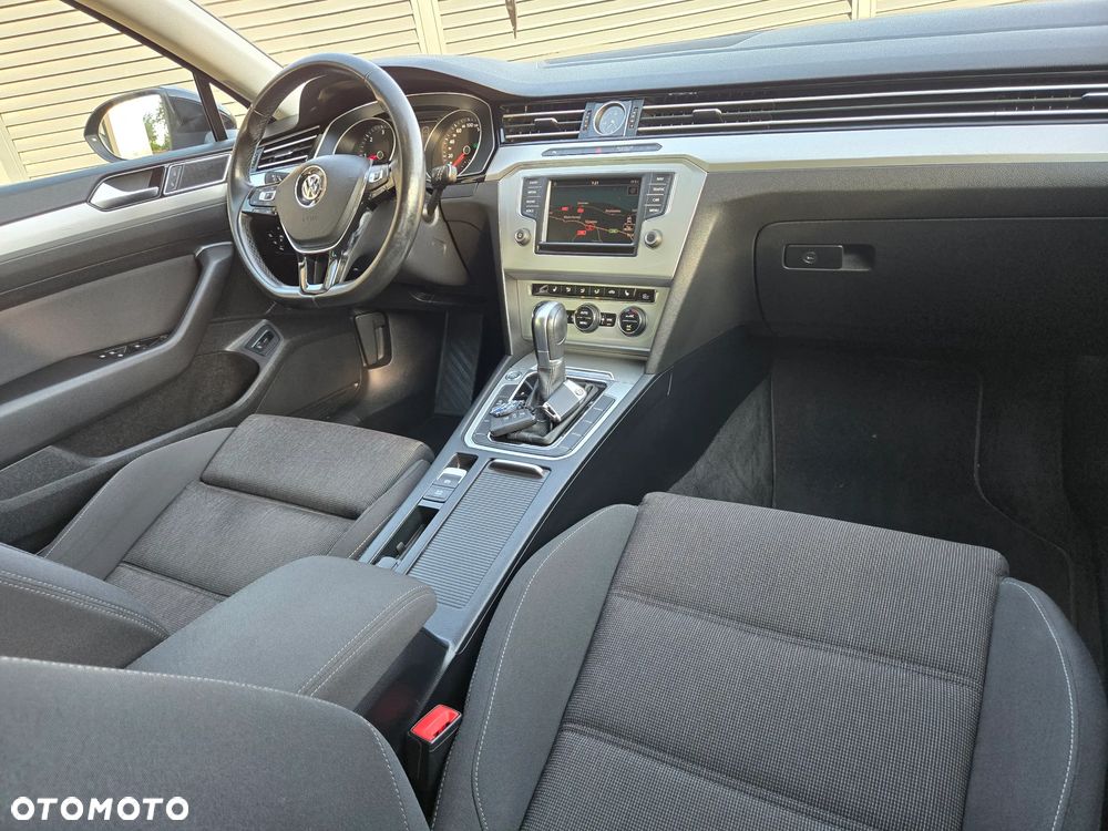 Volkswagen Passat 2.0 TDI SCR DSG Comfortline - 28