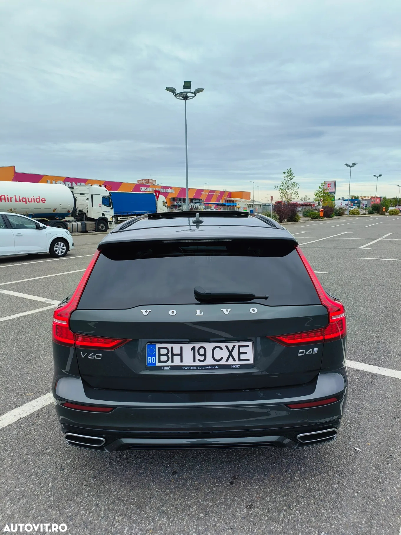 Volvo V60 D4 R-Design - 12