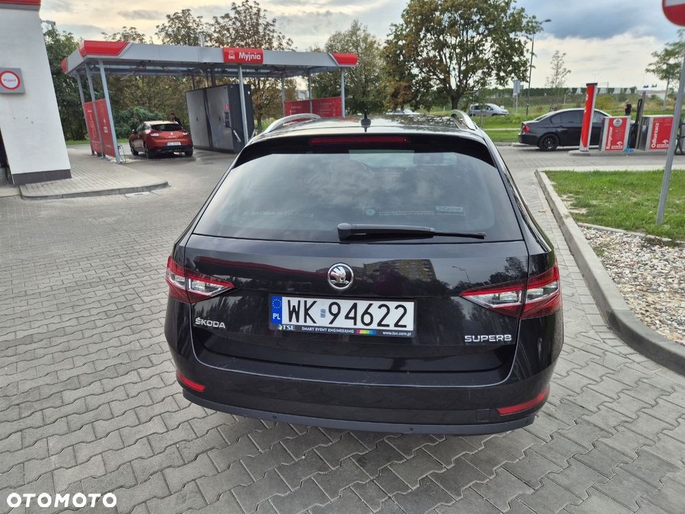 Skoda Superb 2.0 TDI Ambition DSG - 8