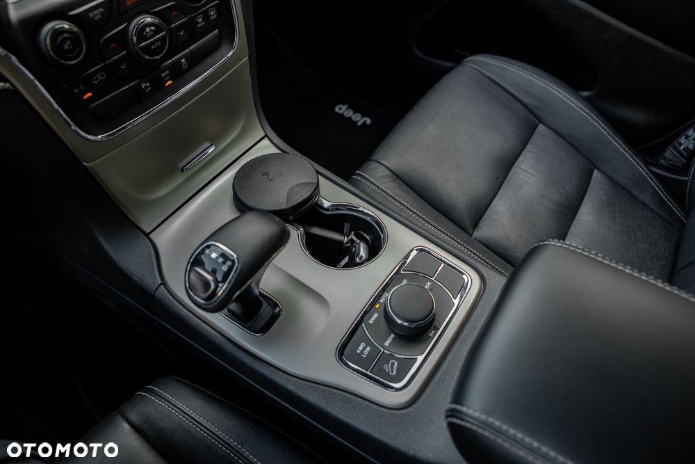 Jeep Grand Cherokee - 38