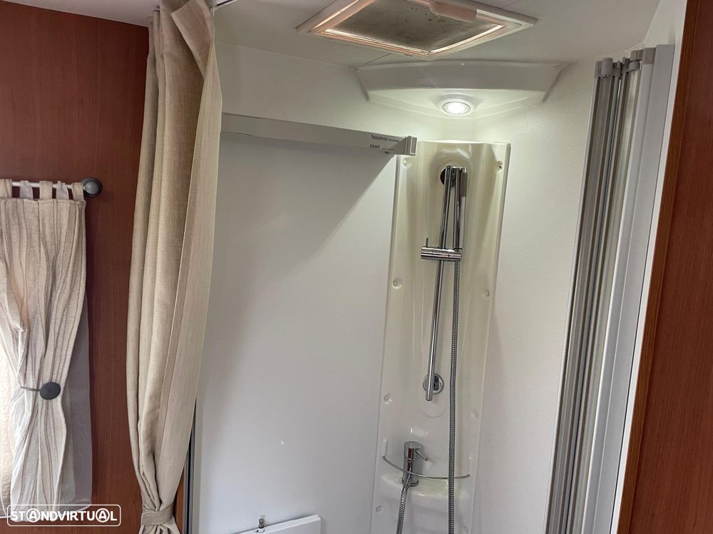 Pilote Explorateur G742 c/Cama Central - Autocaravana - 32