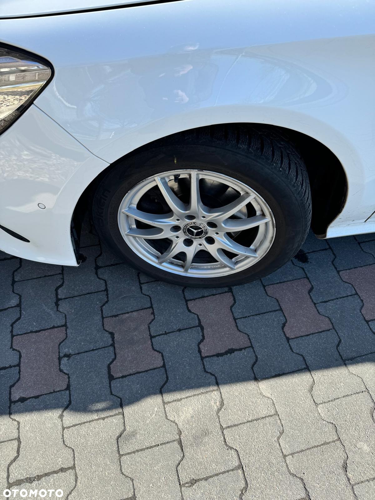 Mercedes-Benz CLA 180 7G-DCT - 4