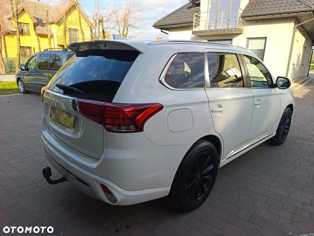 Mitsubishi Outlander 2.4 4WD Diamant+ - 7