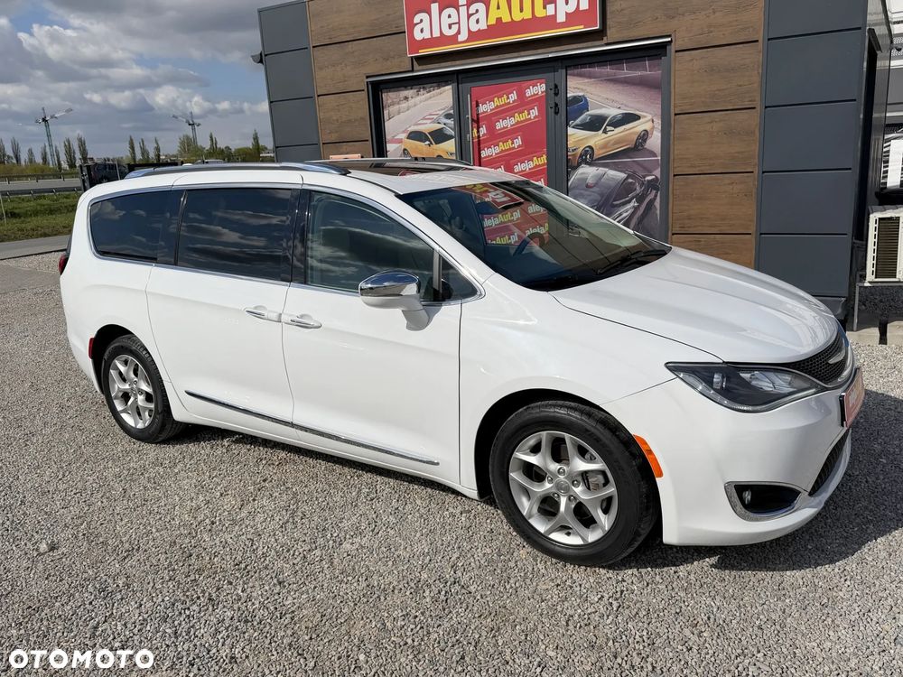 Chrysler Pacifica - 1