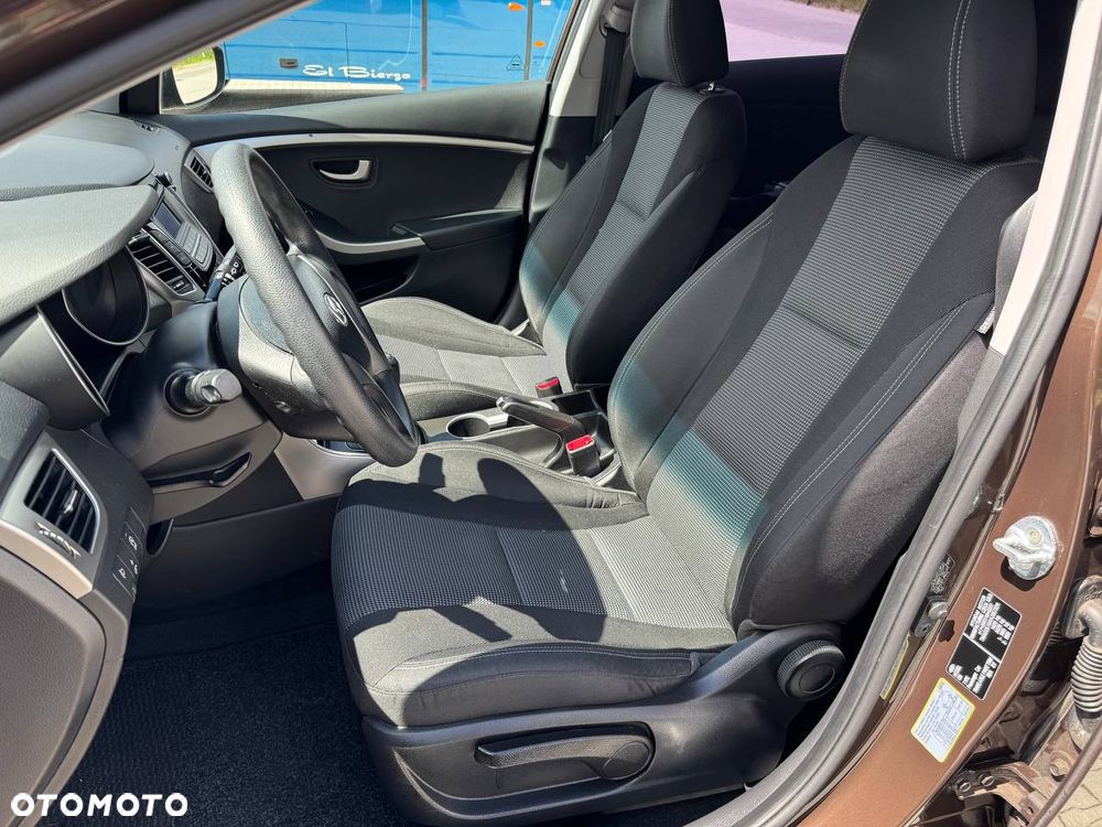Hyundai i30 blue Kombi 1.4 Classic - 22