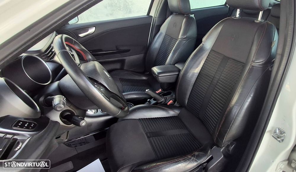 Alfa Romeo Giulietta 1.6 JTDm Distinctive - 9