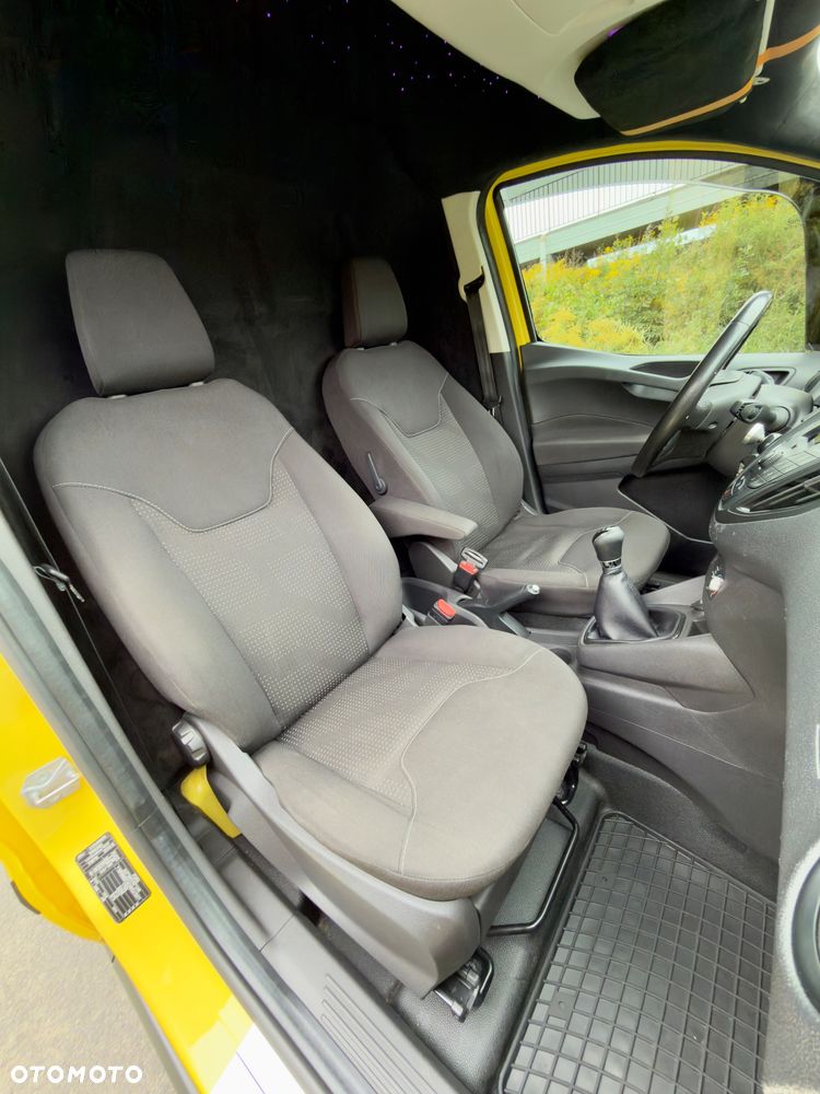 Ford Transit Courier - 22