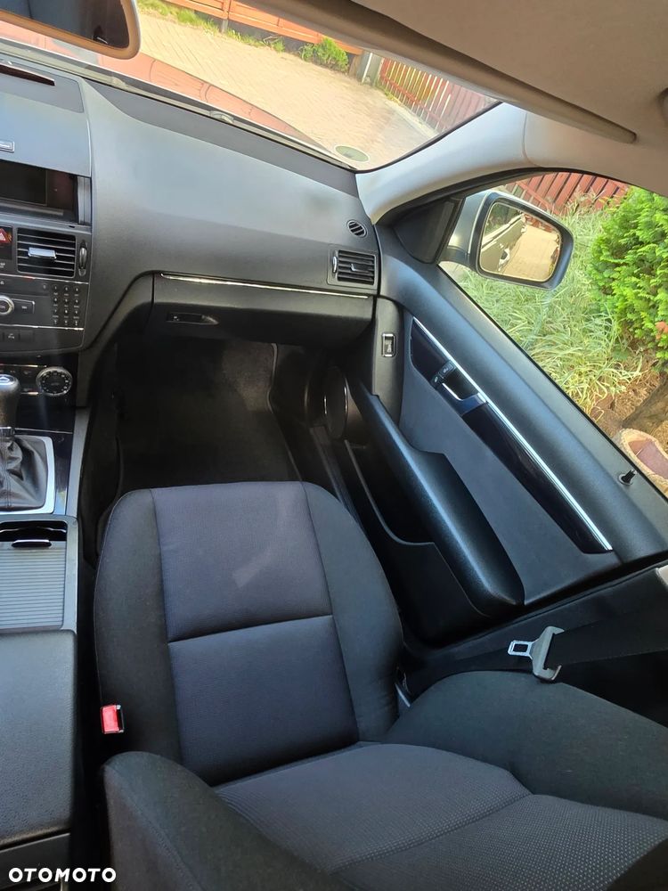 Mercedes-Benz Klasa C 200 (BlueEFFICIENCY) 7G-TRONIC Elegance - 31