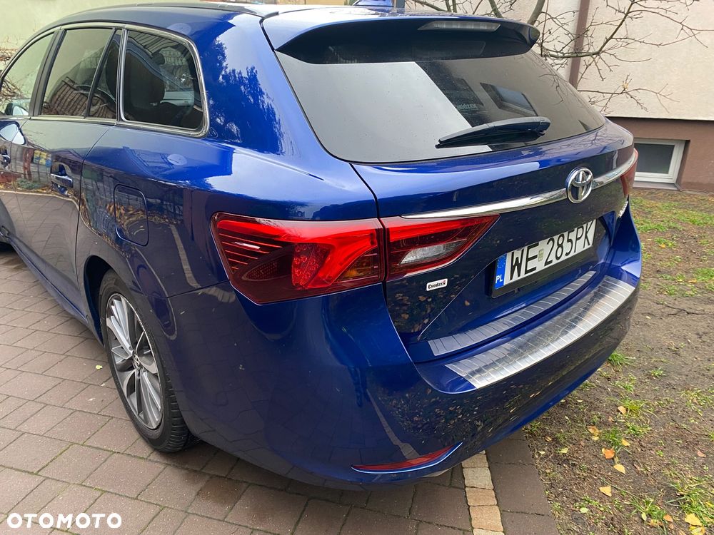 Toyota Avensis 1.8 Premium - 9