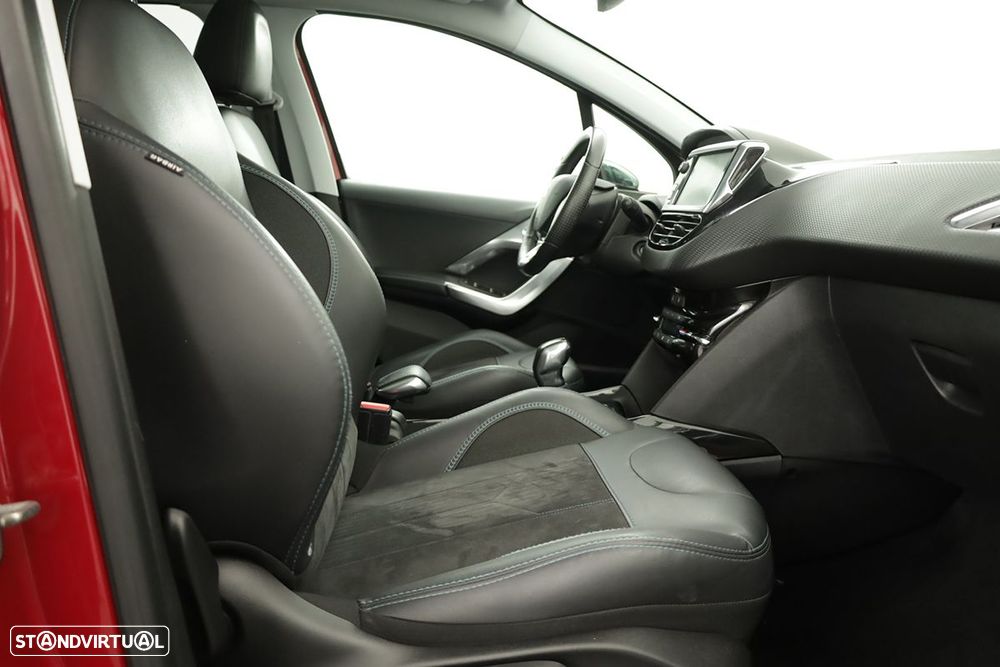 Peugeot 2008 1.2 PureTech Allure - 22