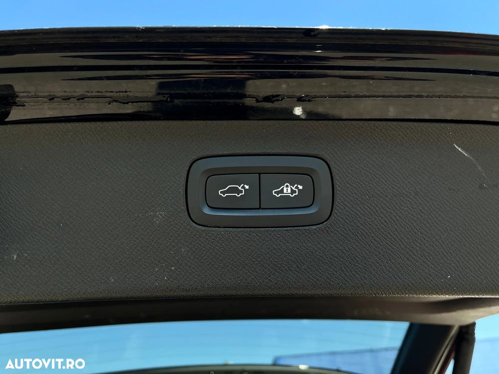 Volvo XC 90 Recharge T8 eAWD R-Design - 35