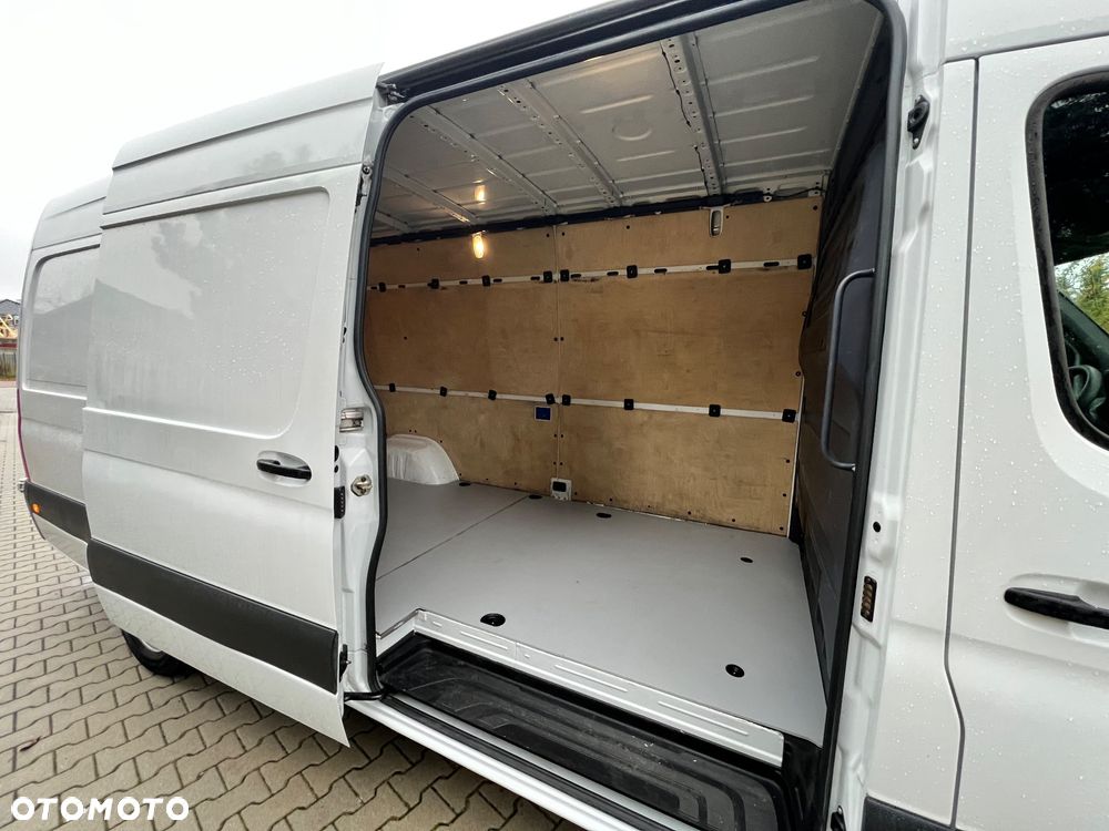 Mercedes-Benz Sprinter - 9