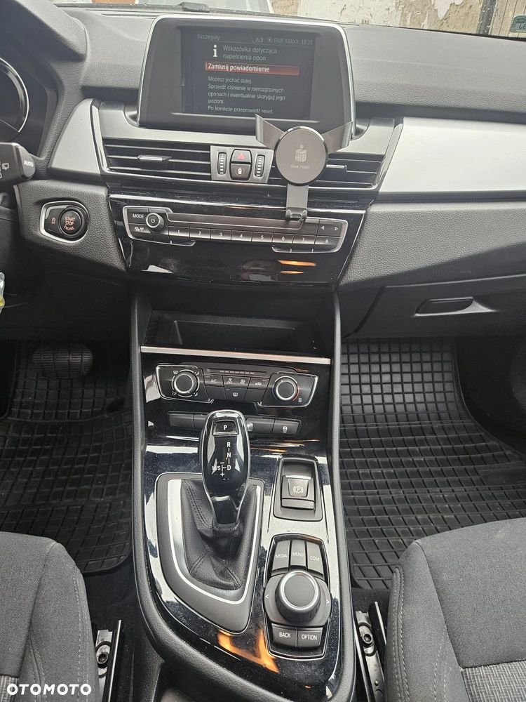 BMW Seria 2 218i - 5