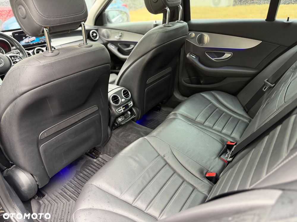 Mercedes-Benz Klasa C 300 d 4MATIC 9G-TRONIC - 17