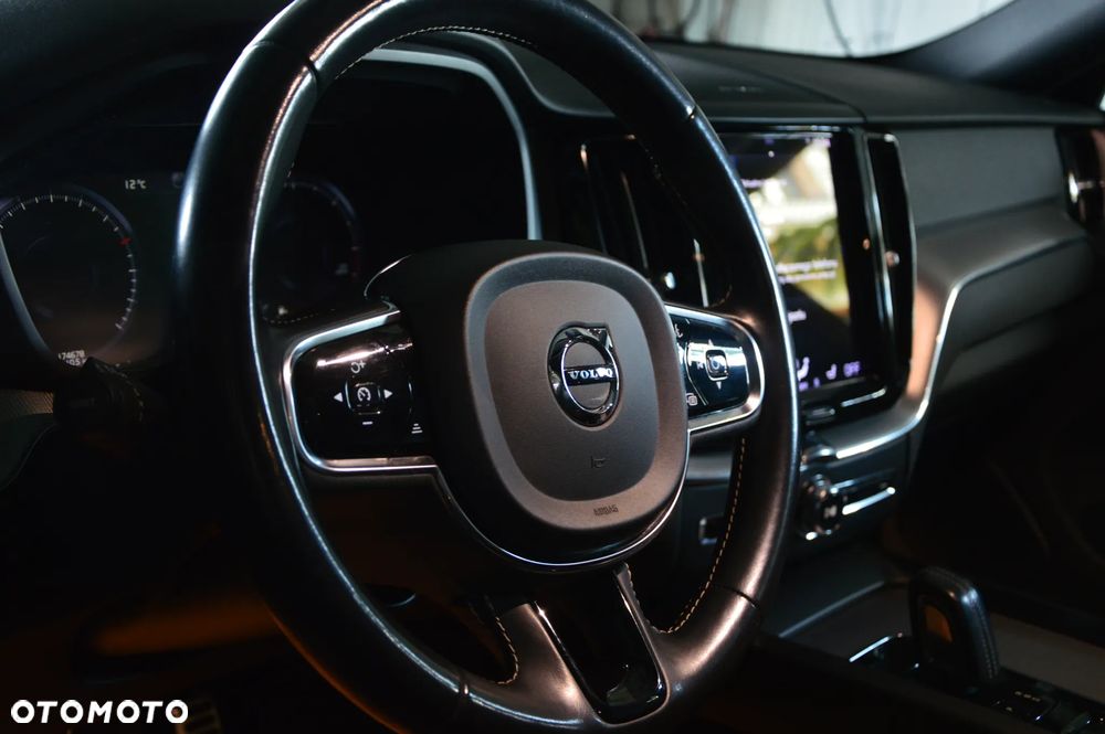 Volvo XC 60 B4 D AWD Ultimate Dark - 34