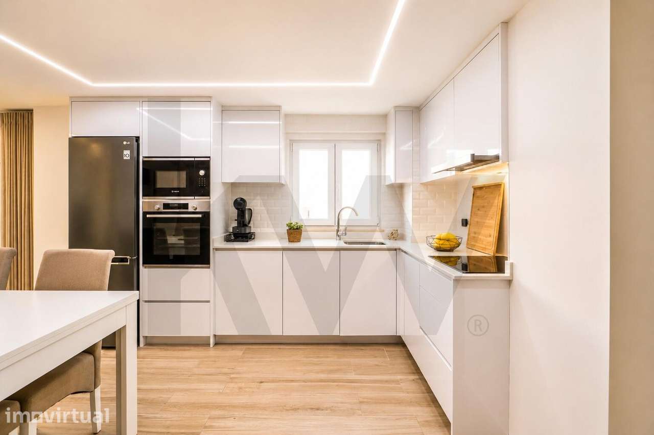 Moradia T2+1 com garagem, enorme logradouro e espaço multifunções em R - Grande imagem: 2/28