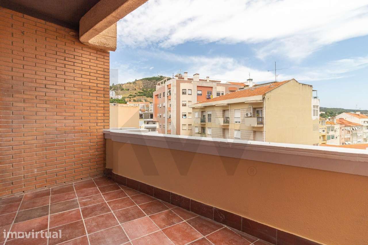 T2 totalmente remodelado para arrendamento em Vila Franca de Xira - Grande imagem: 3/29