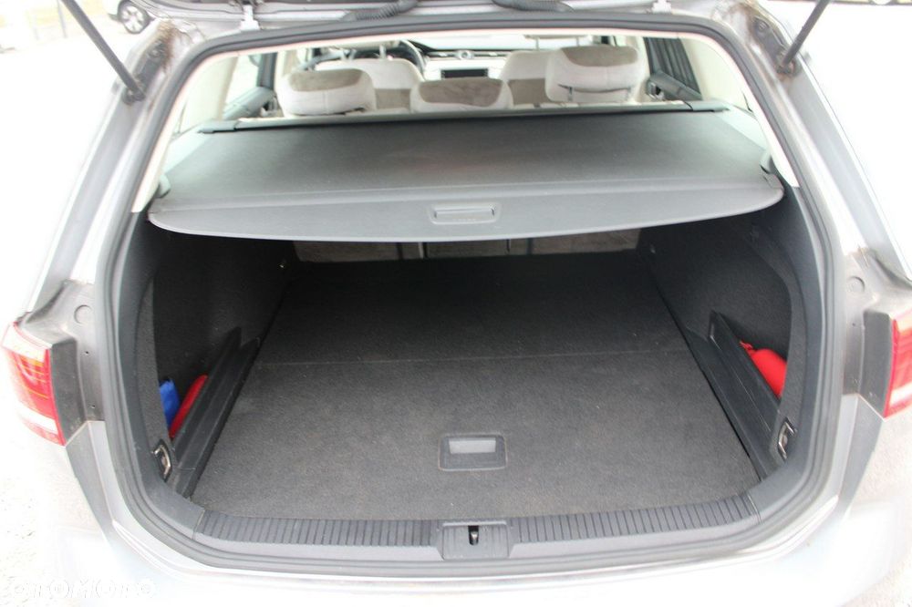 Volkswagen Passat - 11