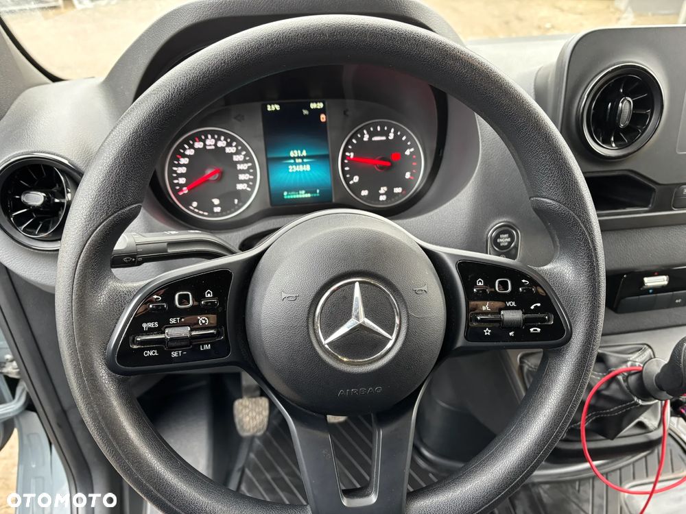 Mercedes-Benz Sprinter - 10