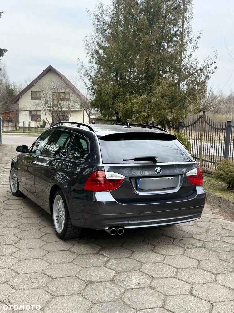 BMW Seria 3 330xi - 2