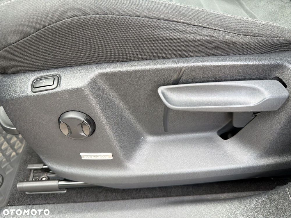 Volkswagen Touran - 22