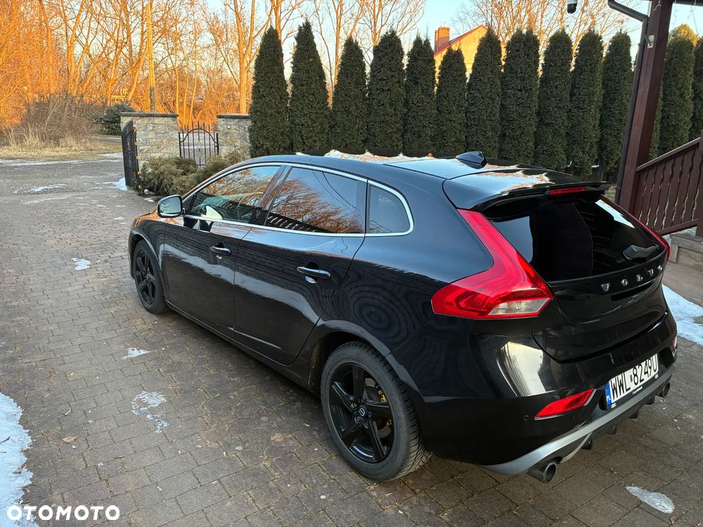 Volvo V40 T3 R-Design - 22