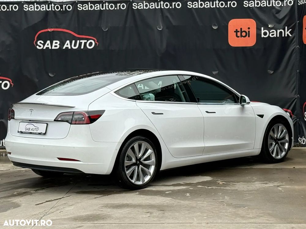 Tesla Model 3 - 5