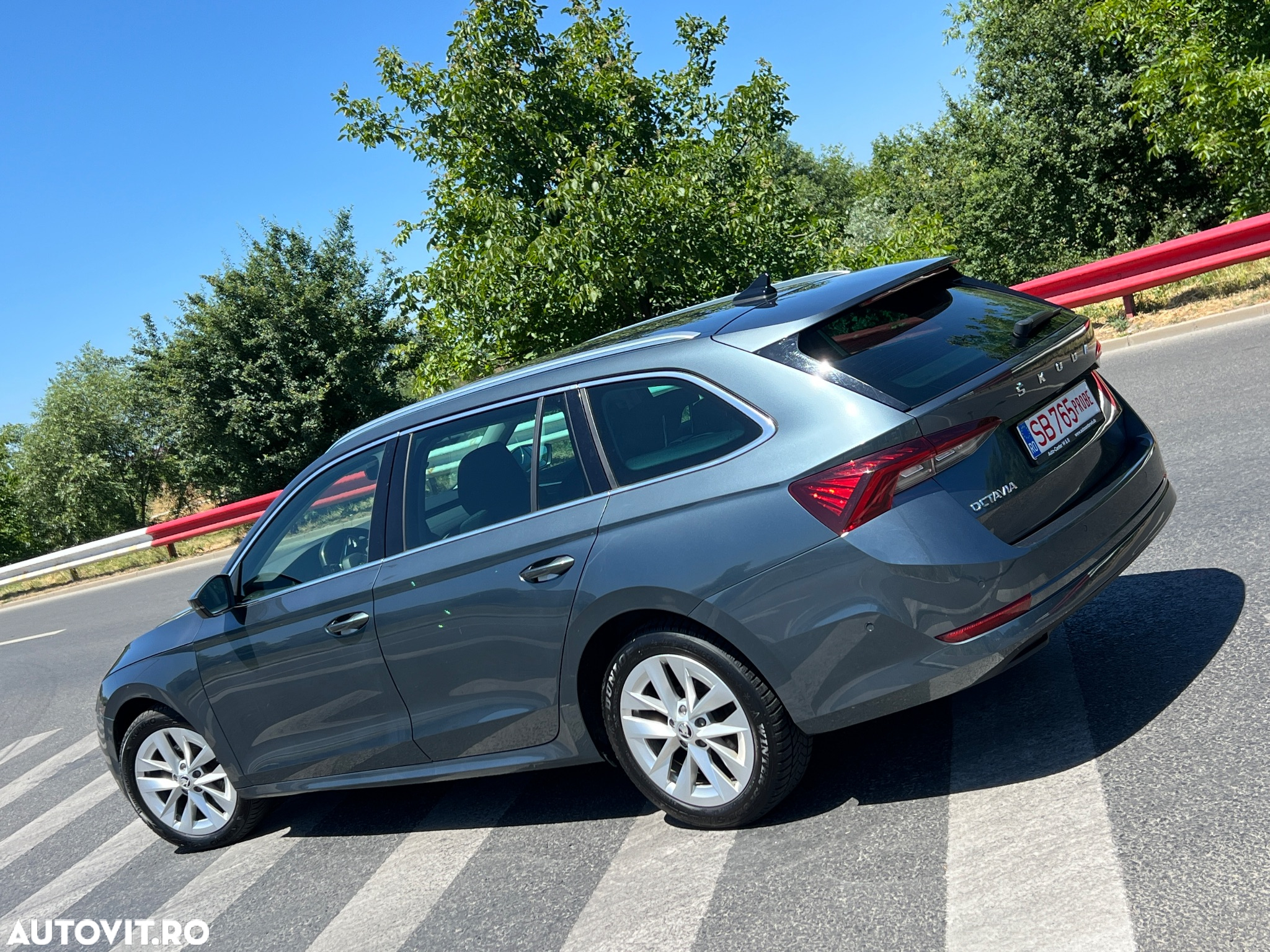 Skoda Octavia 2.0 TDI DSG Style - 3