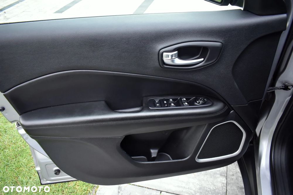 Jeep Compass - 22