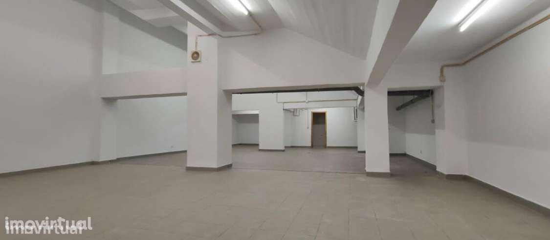 Amplo Armazém em Marvila - Grande imagem: 3/4