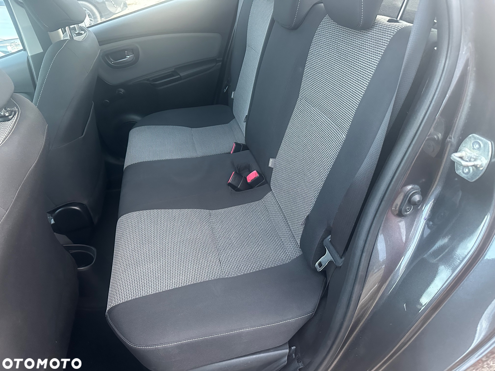 Toyota Yaris Hybrid 1.5 VVT-i - 24