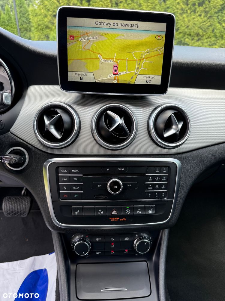 Mercedes-Benz CLA Shooting Brake 180 7G-DCT - 17