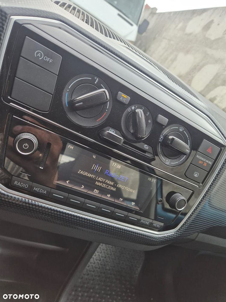Volkswagen up! 1.0 Beats - 12