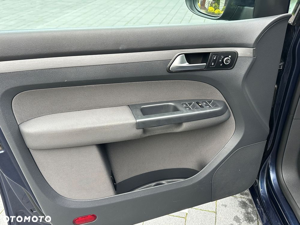 Volkswagen Touran - 11