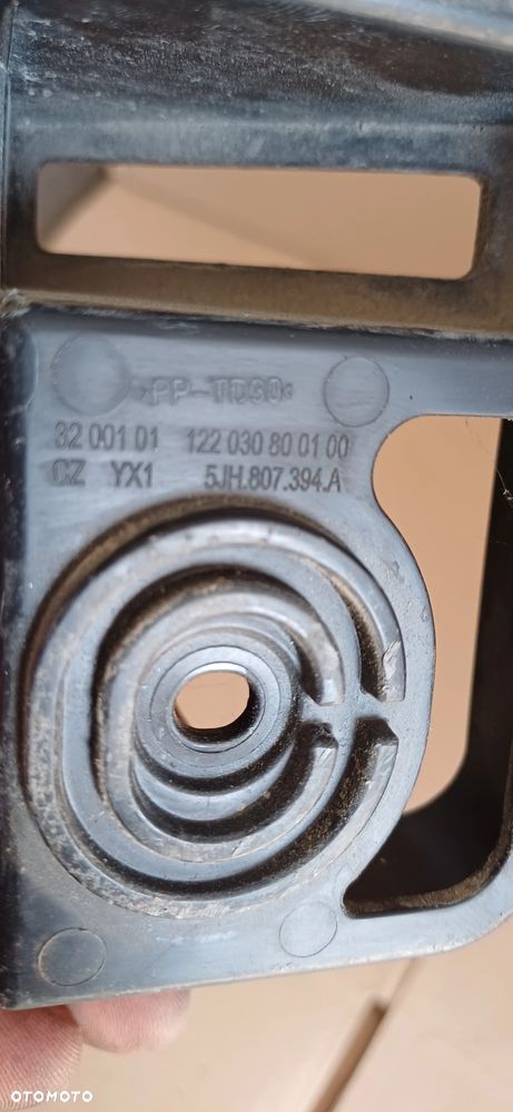 Skoda Rapid ślizg zderzaka prawy tył 5JH807394A - 2