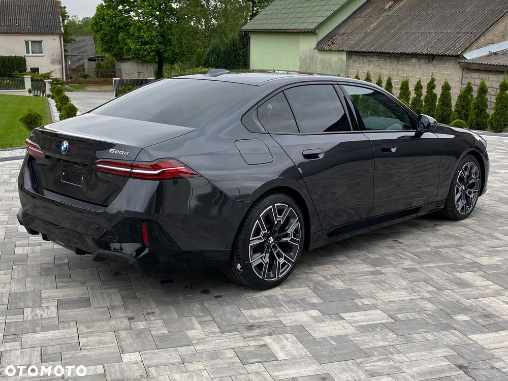 BMW Seria 5 520d xDrive - 17