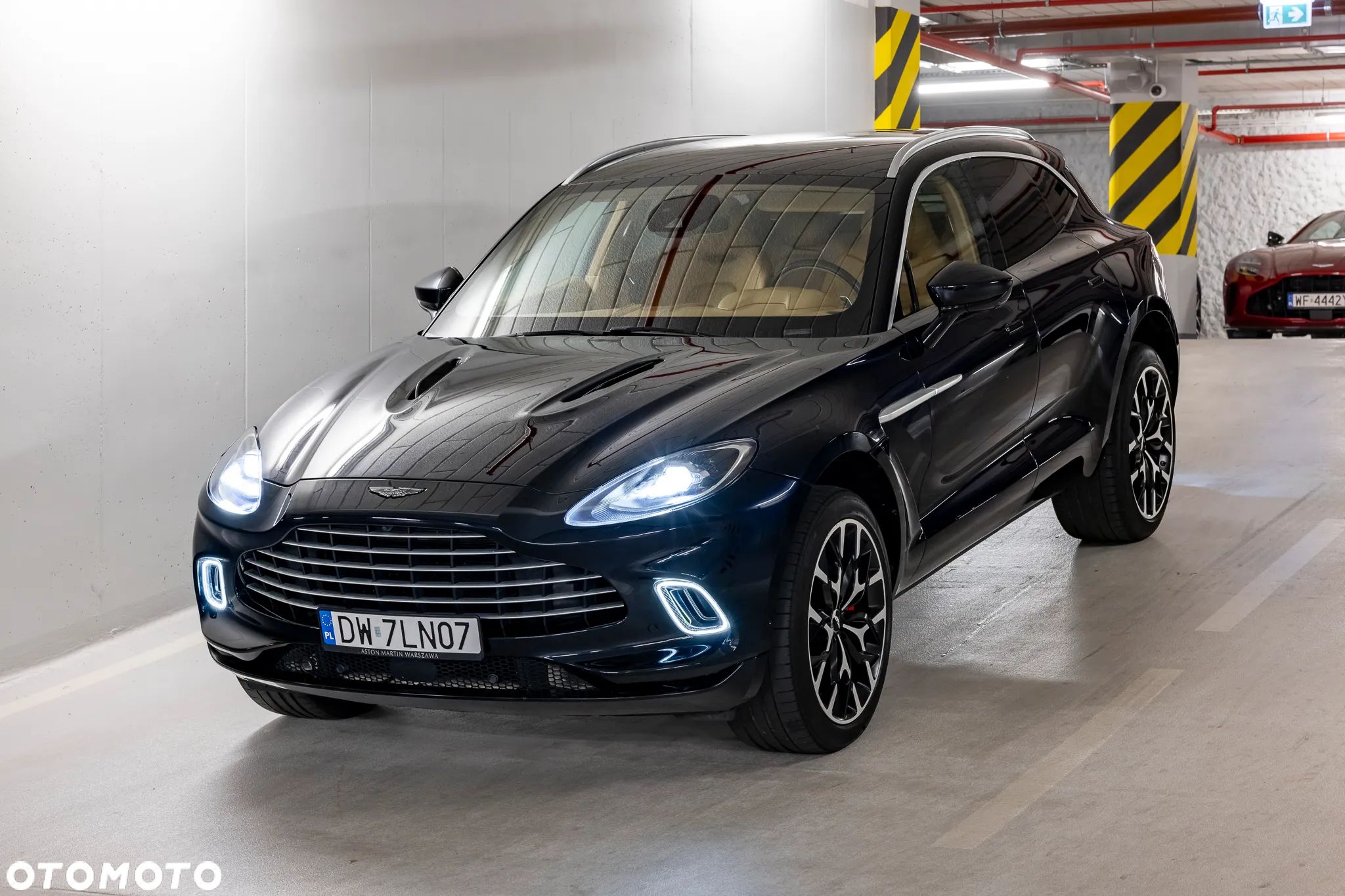 Aston Martin DBX - 1