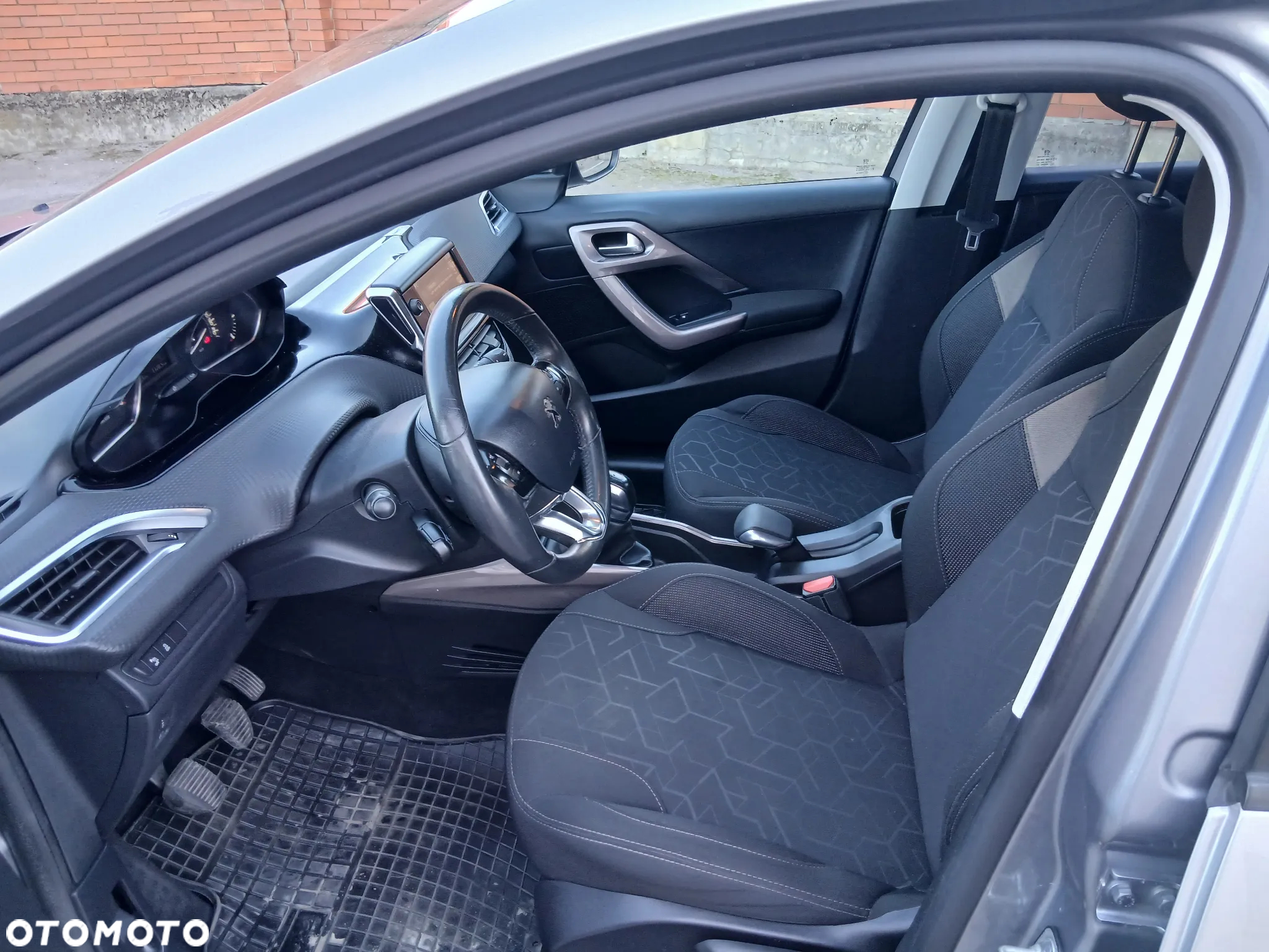 Peugeot 2008 - 8