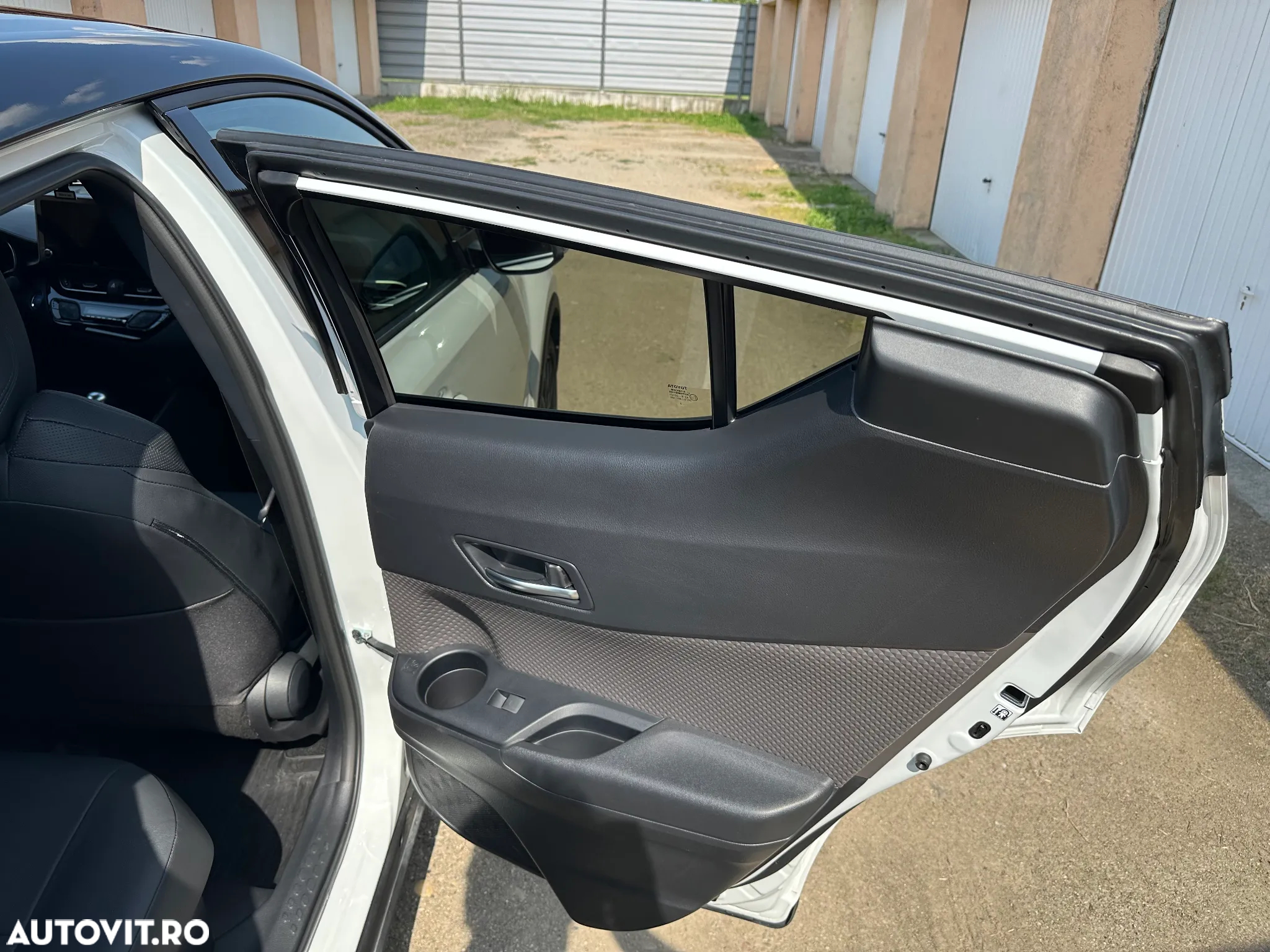 Toyota C-HR 2.0 HSD 184 CP 4x2 CVT Classy Bi-Tone - 12
