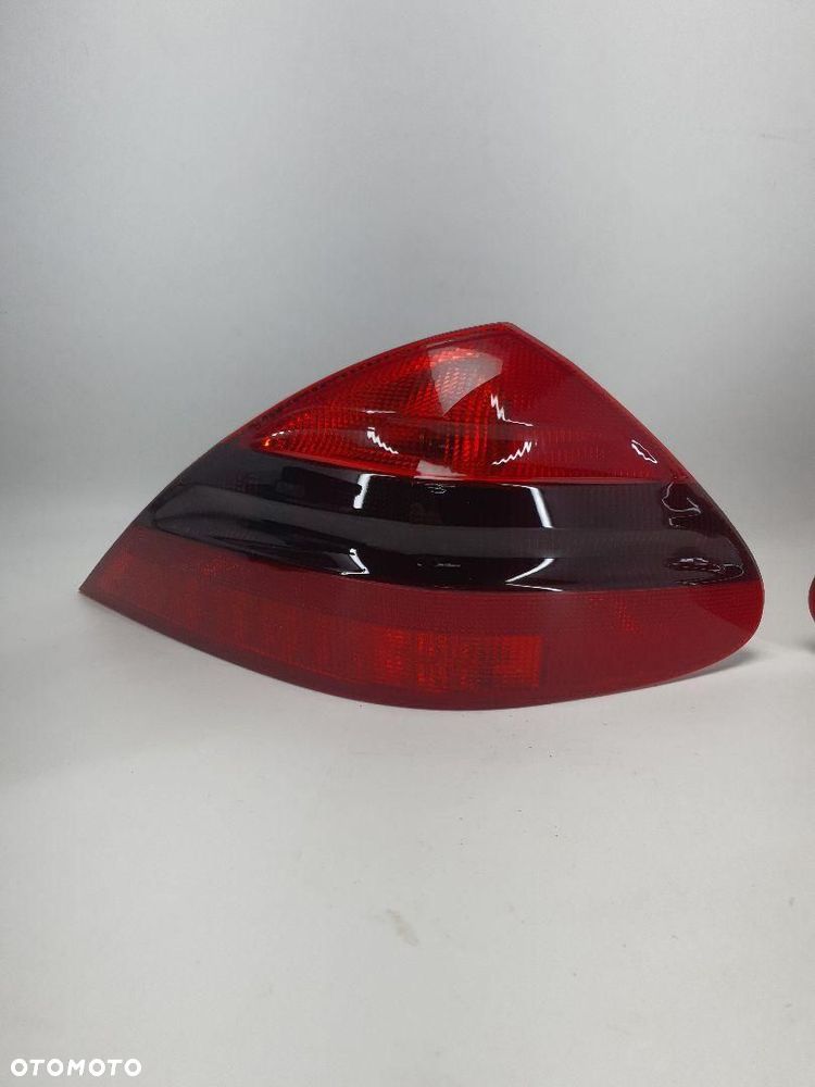 LAMPA TYŁ ORYGINAŁ HELLA MERCEDES SL R230 A2308200164 A2308200264 - 2